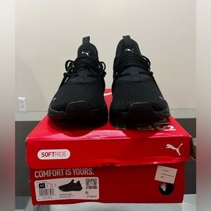 Black puma comfort sneakers